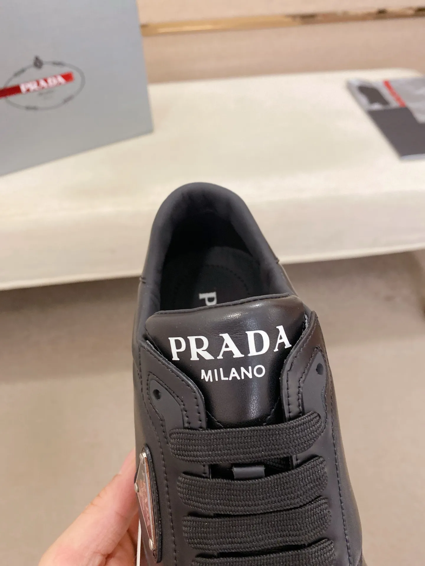 Factory price 540💰 ✔️✔️✔️High version High-quality new PRADA counters are on the market at the same time. The new men's shoes and 😘fabrics are selected from imported first-layer cowhide and are made by pure handcrafts. Lining: Full cowhide lining. 👍🏿 High-end ☄️ air-cushion molded anti-slip rubber outsole, exquisite lines, simple and elegant, comfortable and high-end for leisure travel. Code number: 38 to 44